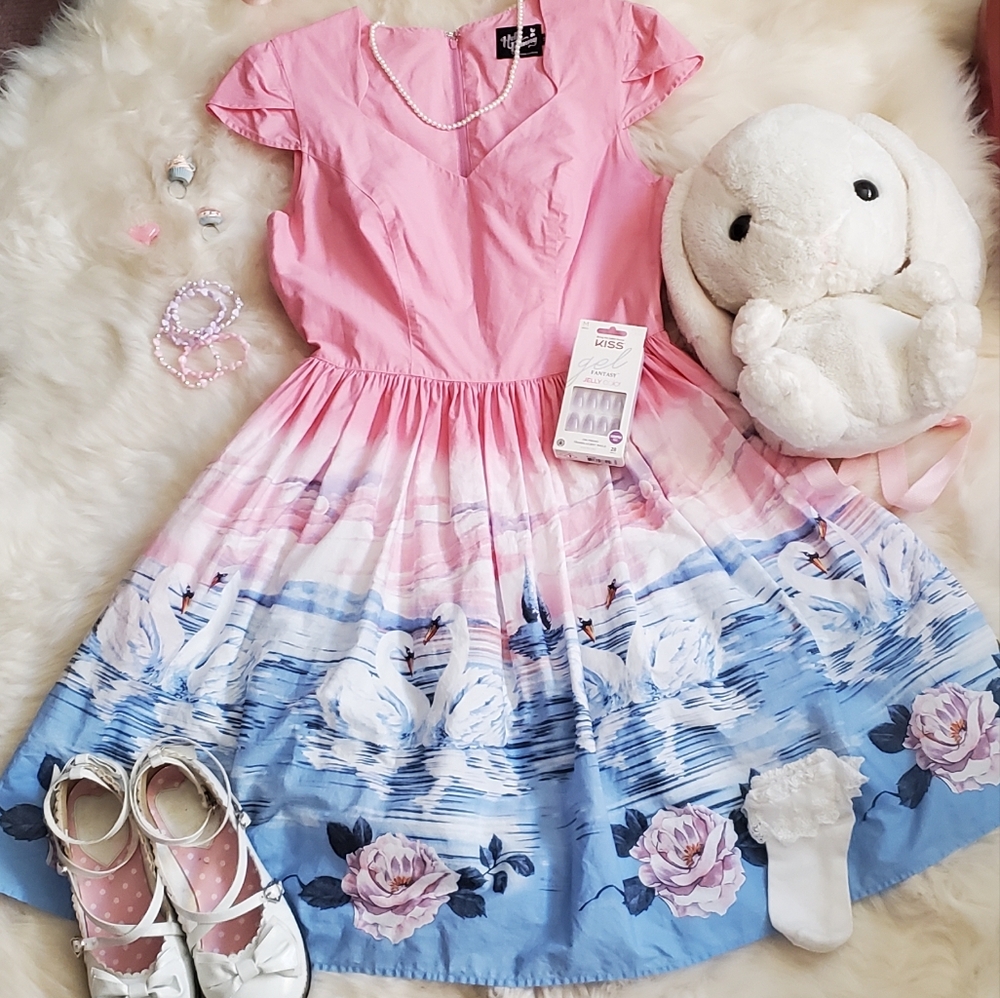 Hell Bunny Swan Mid Dress, Size M w/ Kiss Jelly Color Nails